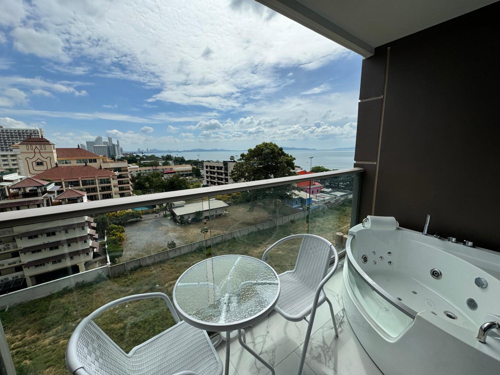 Copacabana Jomtien Beach Condo 中天海滩寇芭酒店公寓 Экстерьер фото