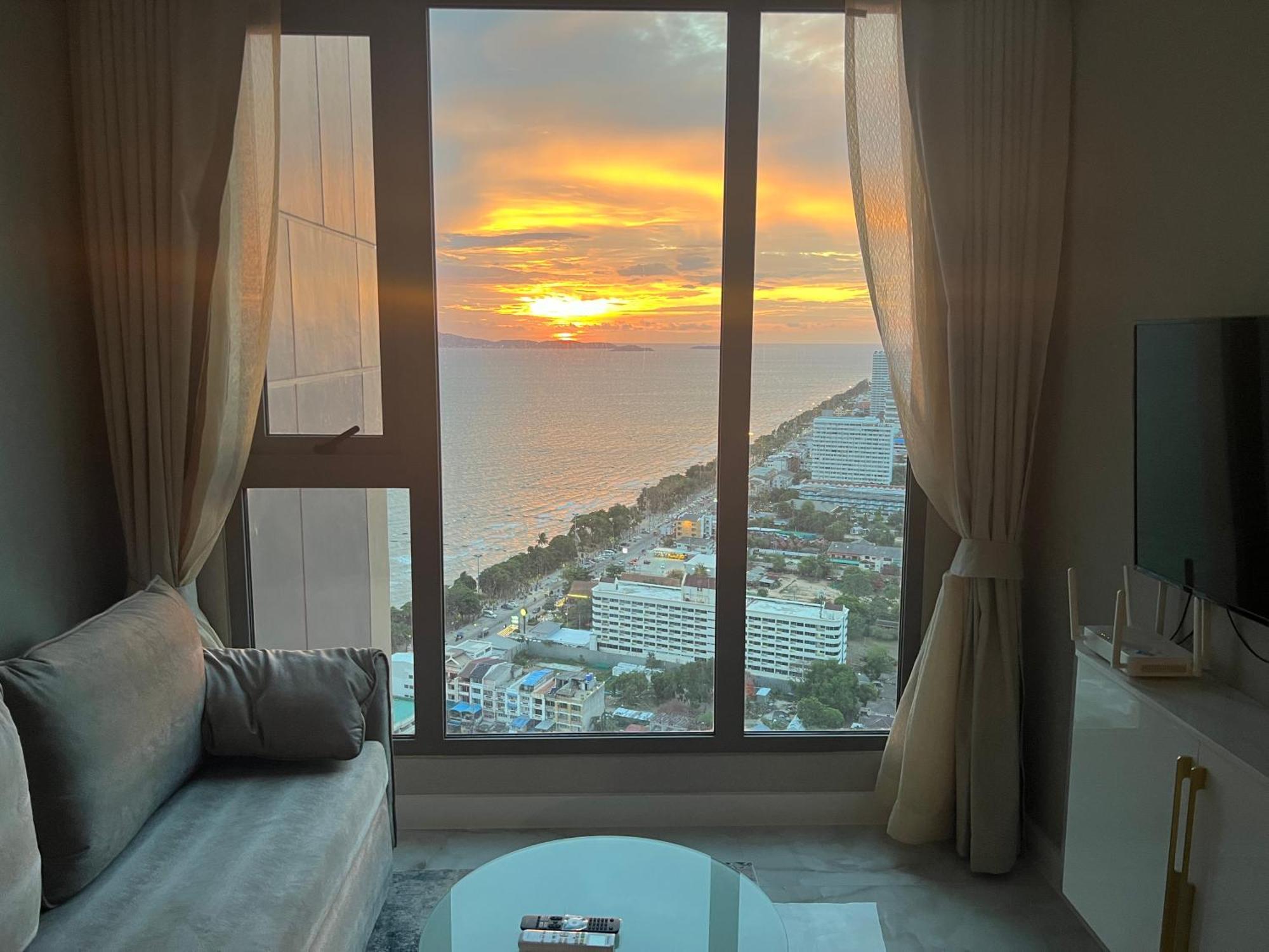 Copacabana Jomtien Beach Condo 中天海滩寇芭酒店公寓 Экстерьер фото