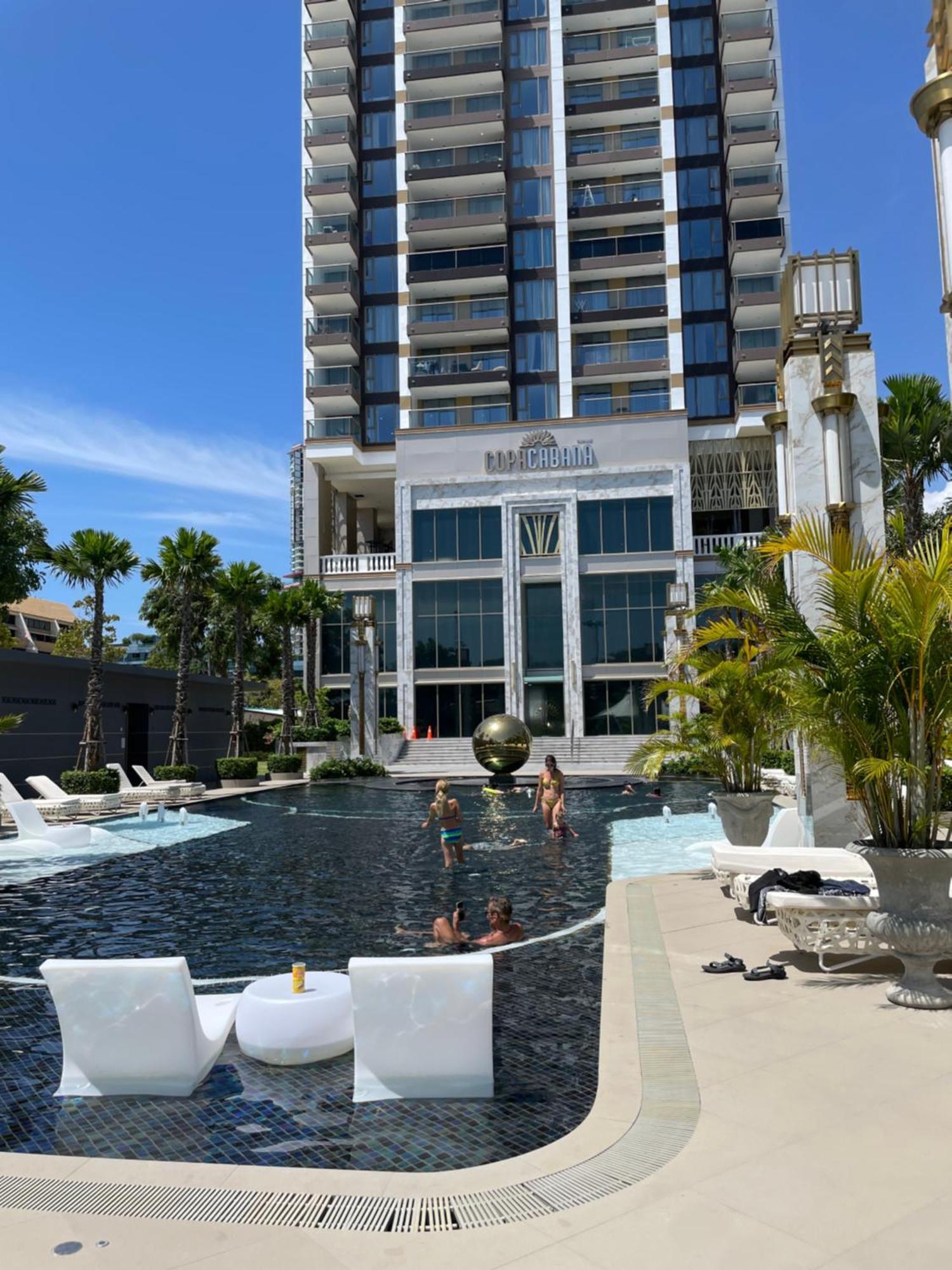 Copacabana Jomtien Beach Condo 中天海滩寇芭酒店公寓 Экстерьер фото